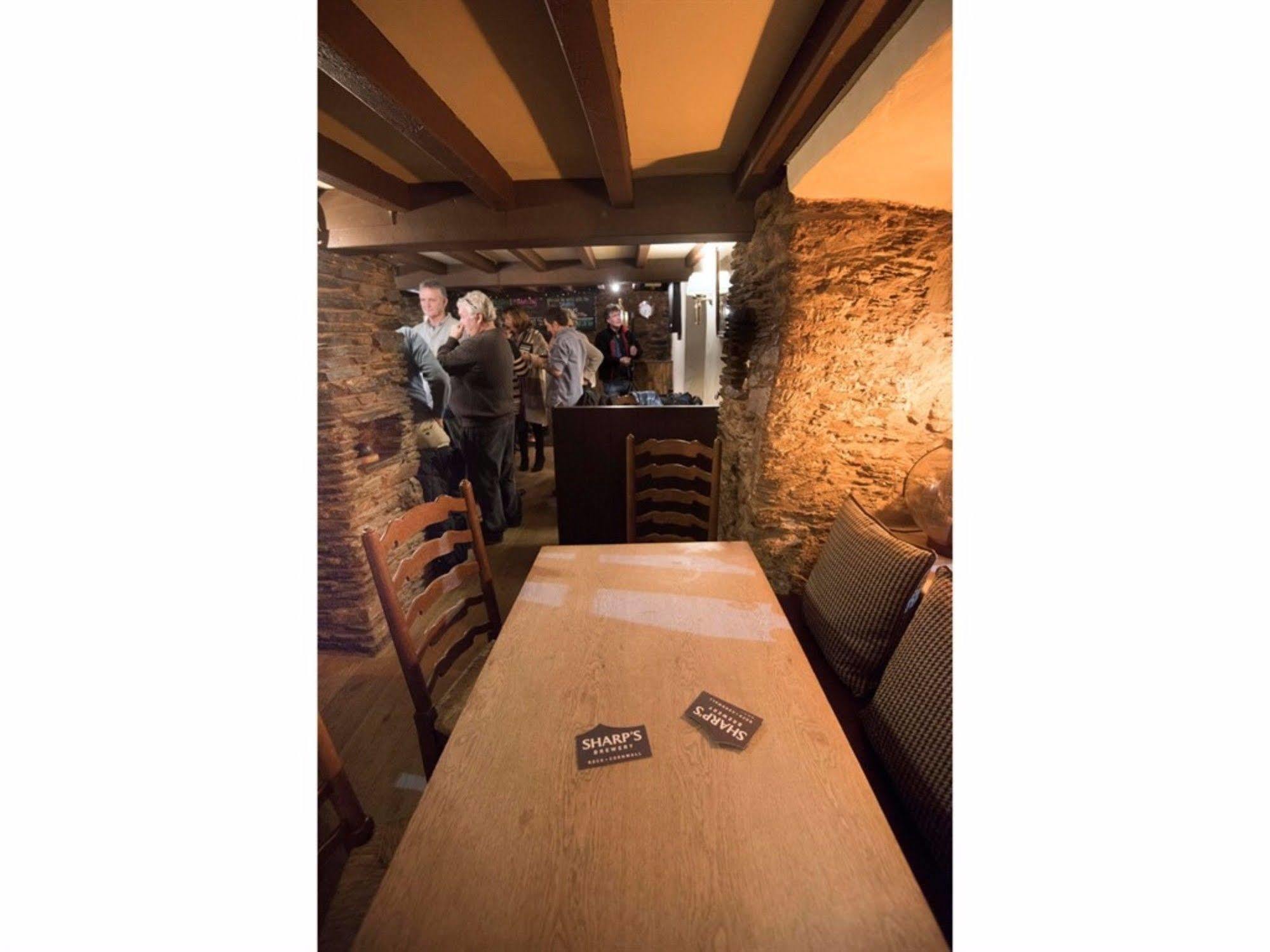The Dolphin Inn Kingsbridge  Buitenkant foto
