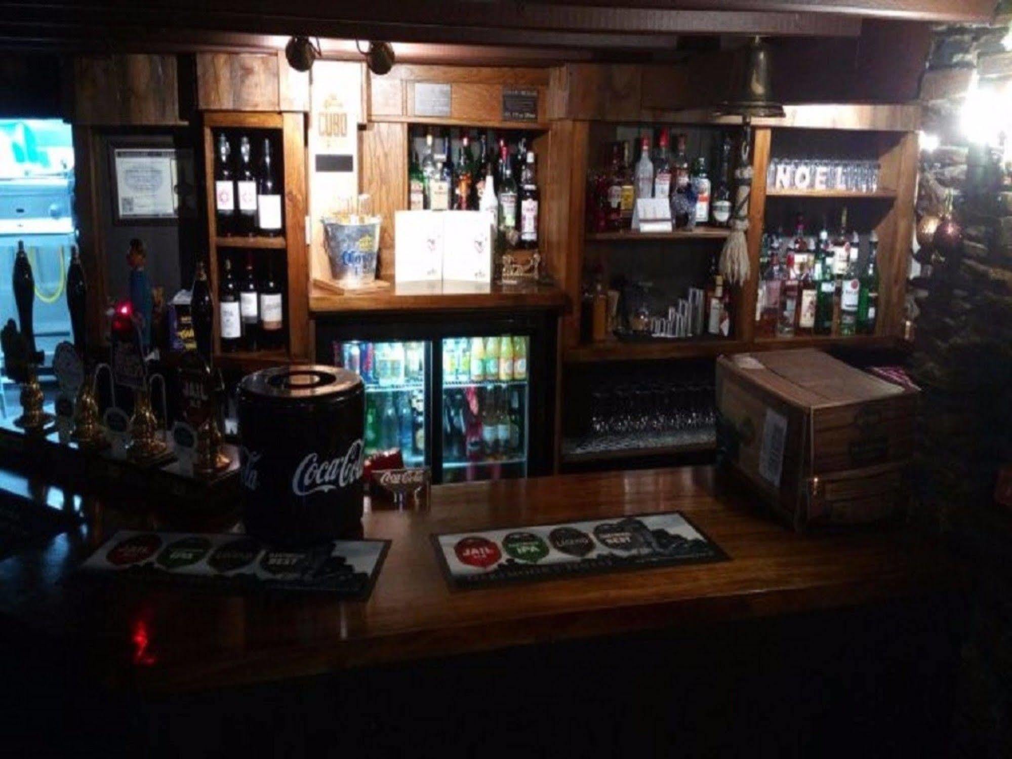 The Dolphin Inn Kingsbridge  Buitenkant foto